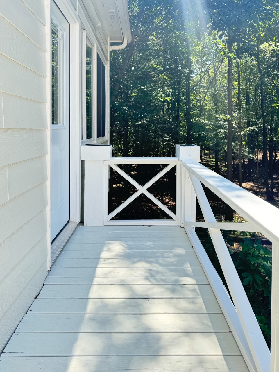 deck railing post and x panels in white