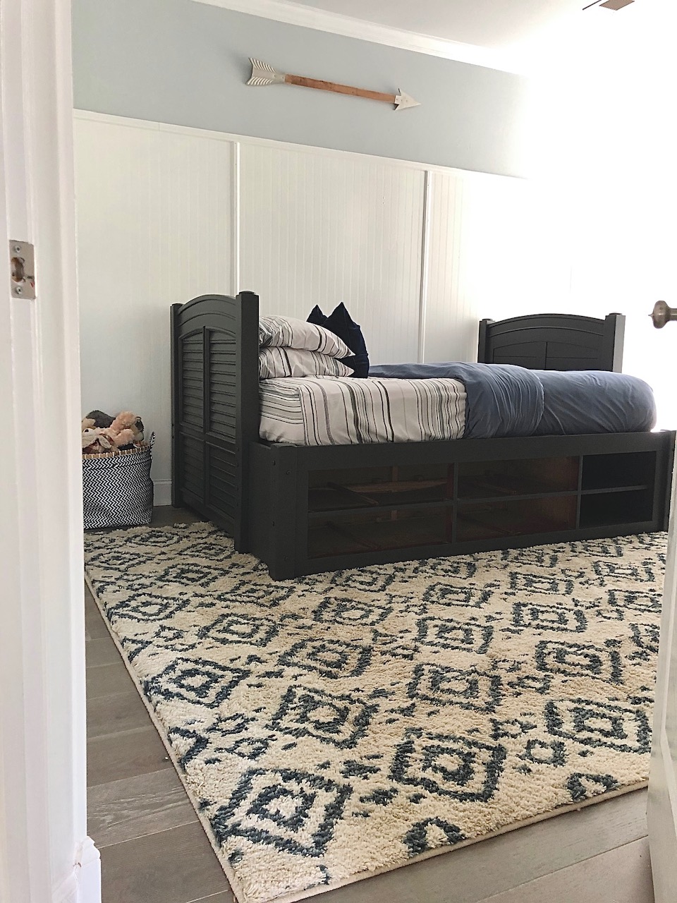 gray trundle bed