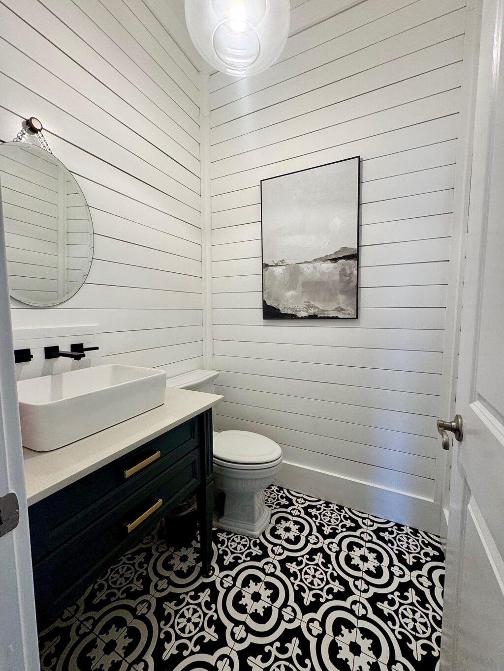 black and white bathroom